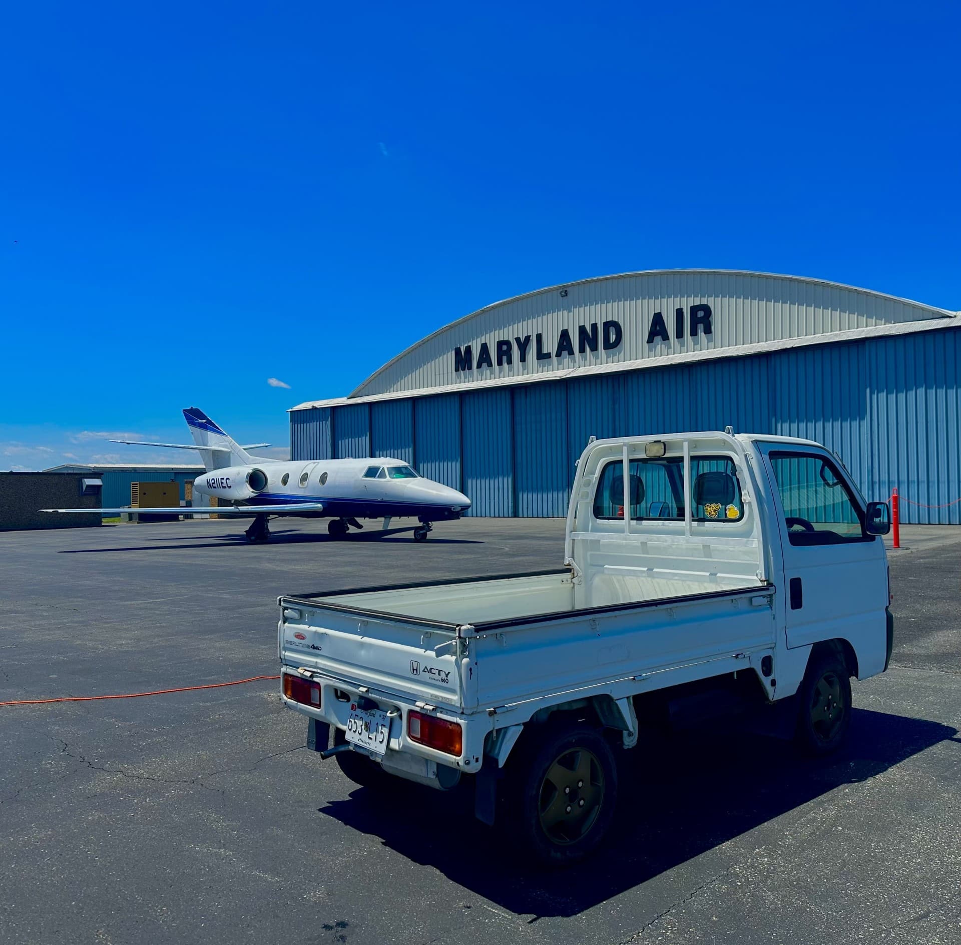 The Simply Floatin Acty truck on the tarmac at a Maryland airfield